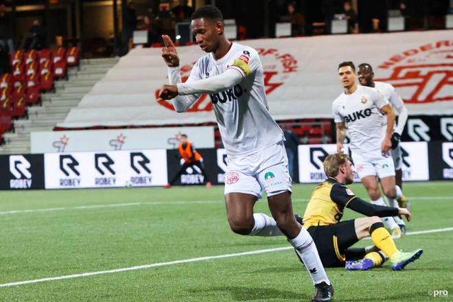 这位年轻的 这位年轻的